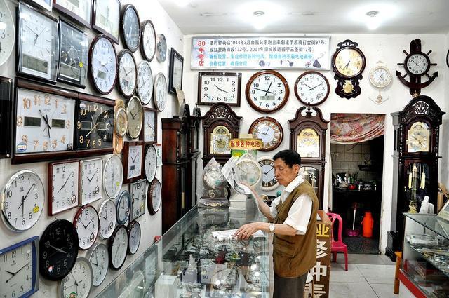 雅格钟表店 传承经典，见证时光的精致艺术